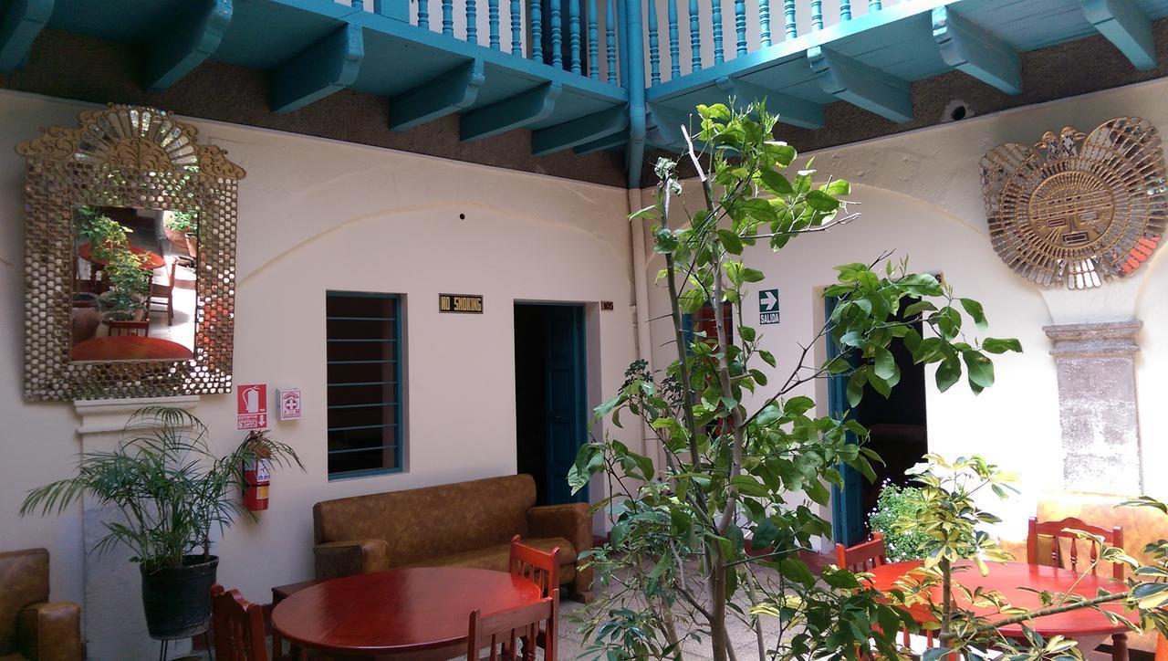 Bed and breakfast Hostal Suecia 2